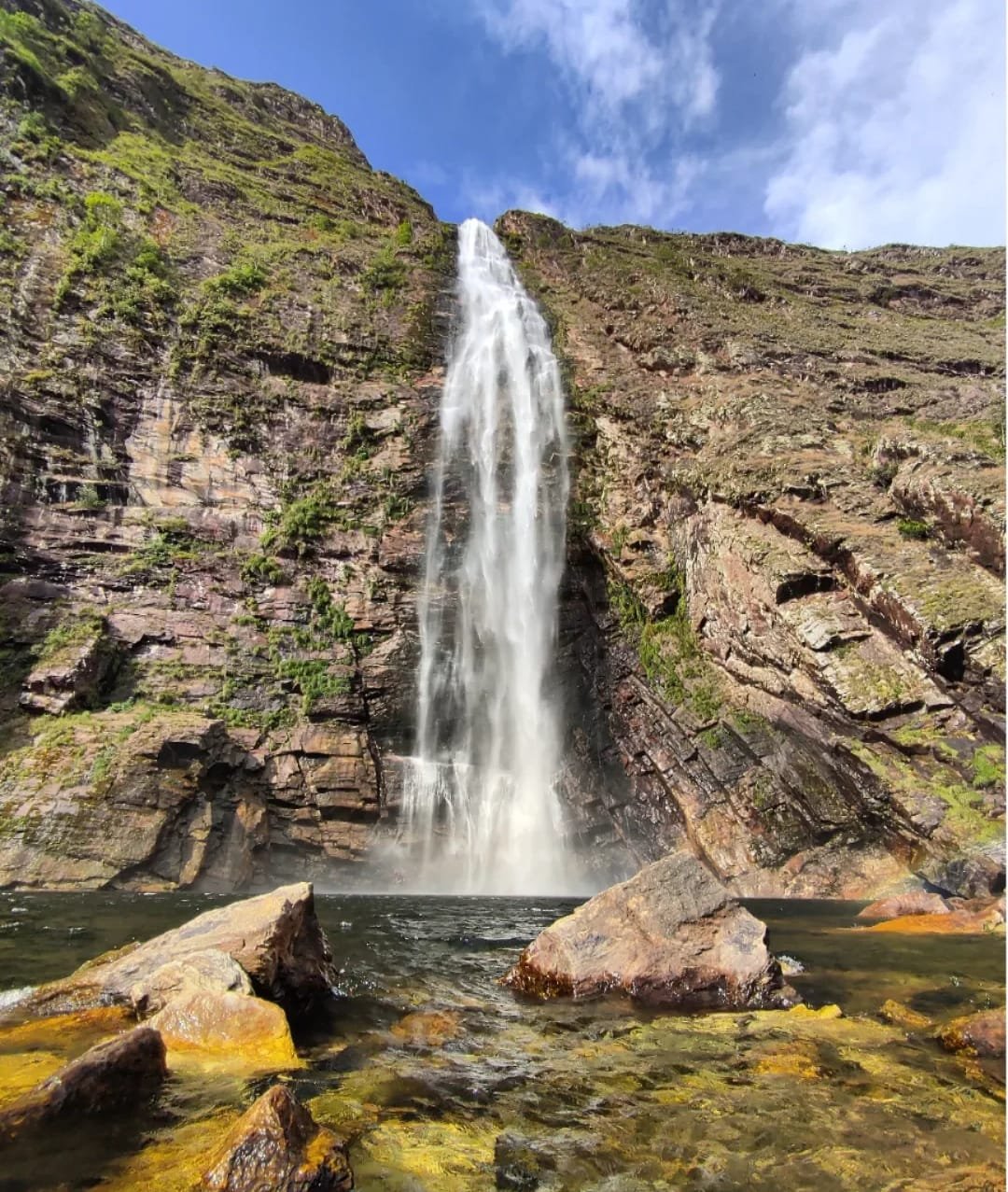 Águas cristalinas entre pedras na Serra da Canastra